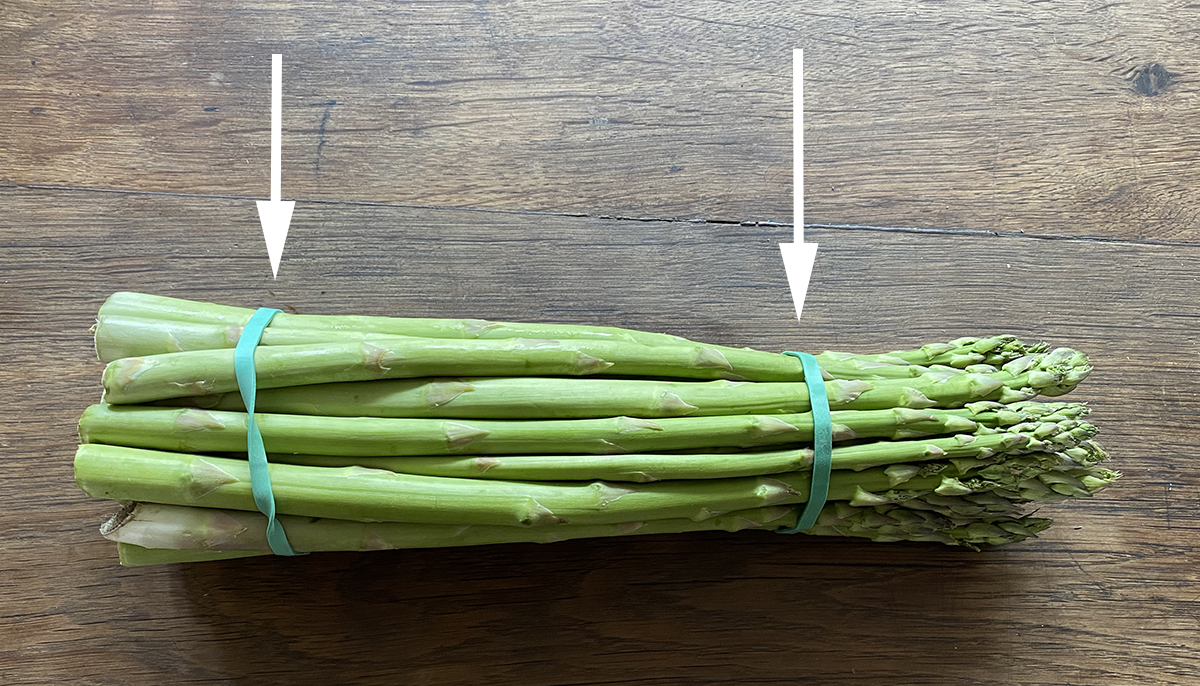 Grüner Spargel aus dem Supermarkt Grüner Spargel aus dem Supermarkt